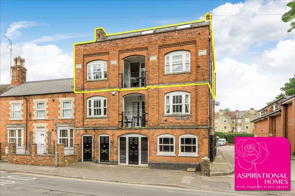 4 bed flat for saleGrove Street, Raunds, Northamptonshire NN9
