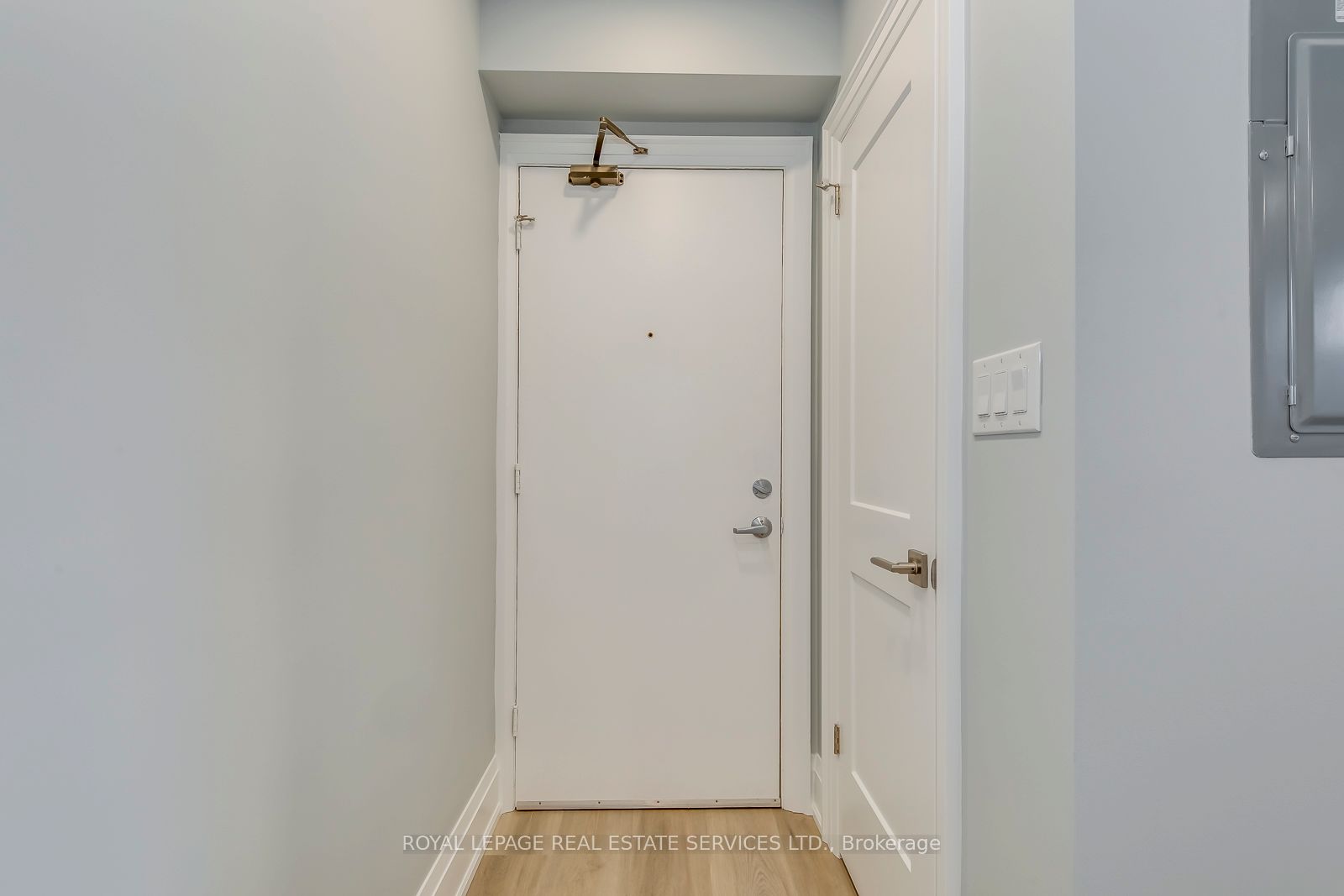 Additional image 4 of 320 Lakeshore Road W, Mississauga, ON, L5H 1G8