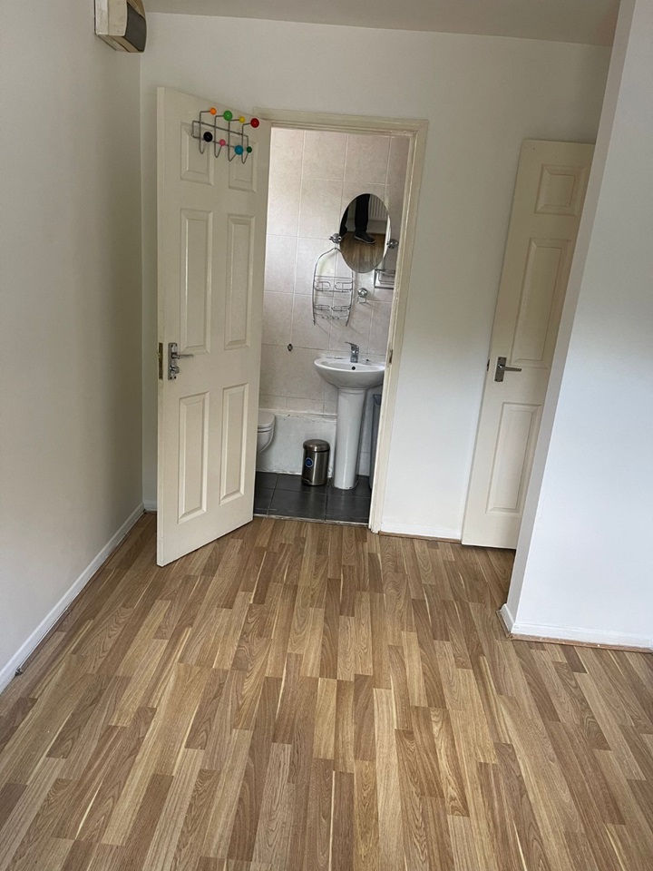 Additional image 5 of 2 Bed Flat, Shepherds View, DE23, N1 7GU