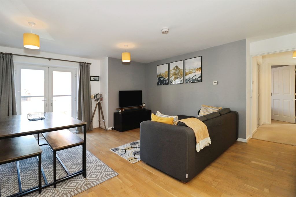 2 bed flat for saleJohn Caller Crescent, Bristol BS16 photo 2