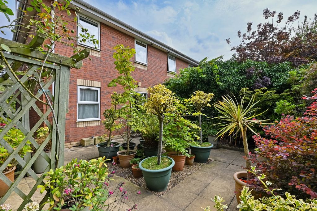 Additional image 3 of 2 bed flat for saleBarbican Mews, York YO10