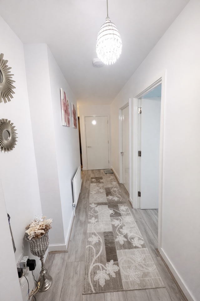 3 Bed Flat, Cordwainer House, E8, N1 7GU photo 3