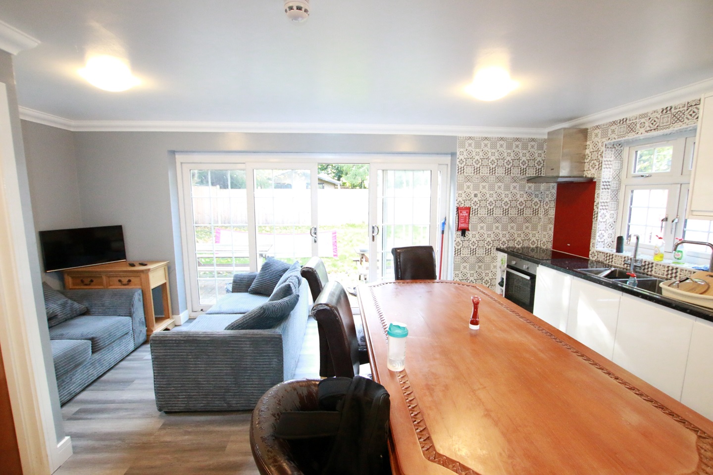 8 Bed Terraced House, Shinfield Road, RG2, N1 7GU