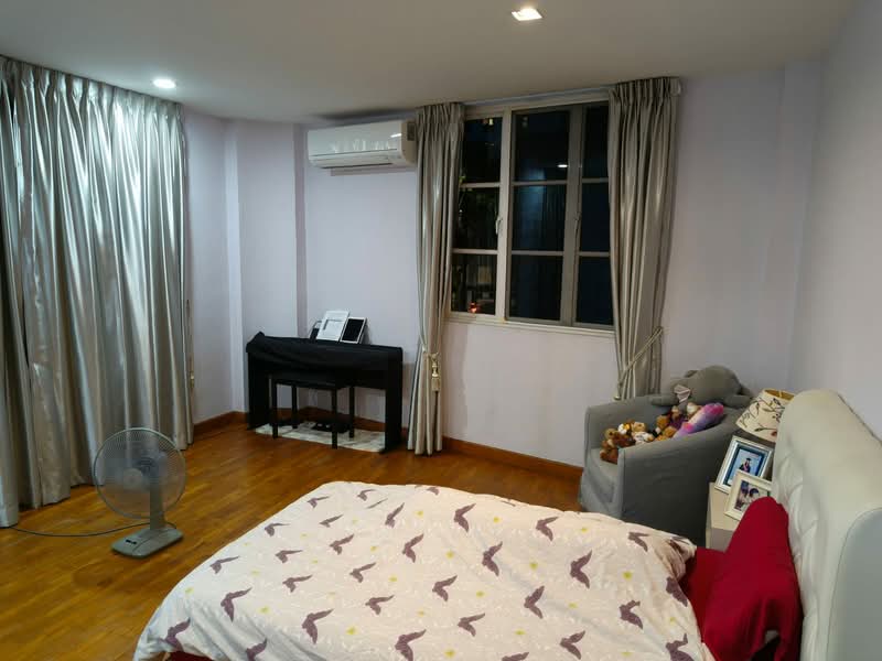 Burgundy Crescent photo 4