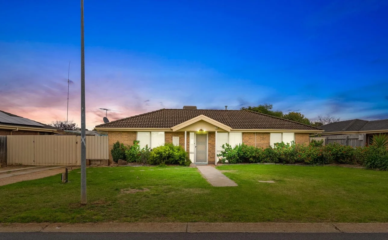 2 Gainsborough Place, Melton West VIC 3337