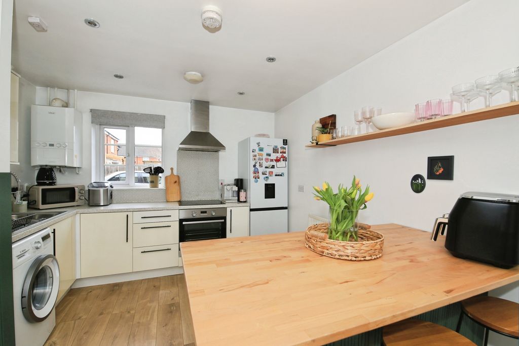 Additional image 7 of 2 bed flat for saleMolyneux Square, Peterborough PE7