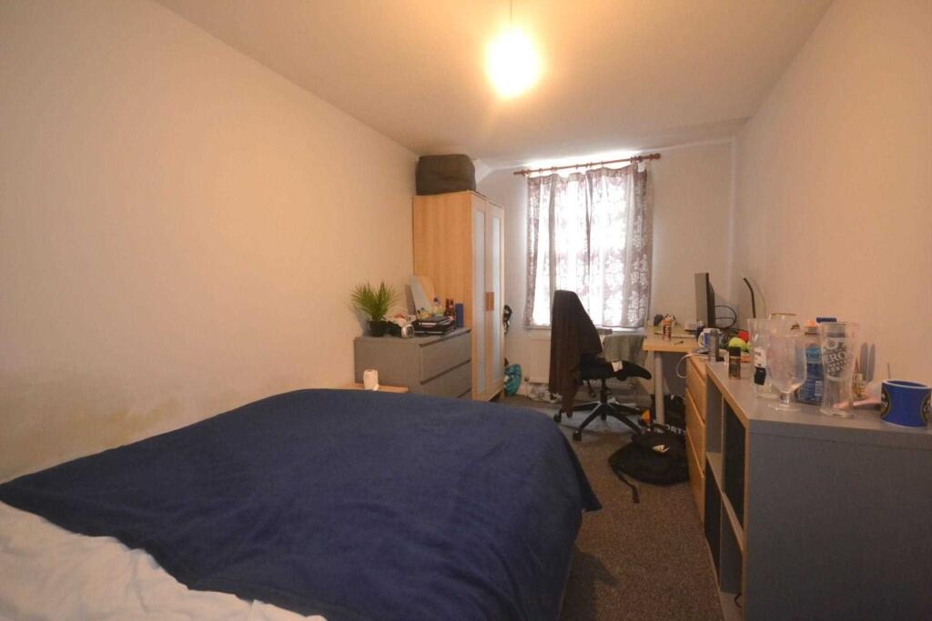 Additional image 16 of 5 Bed Terraced House, Pitcroft Avenue, RG6, N1 7GU