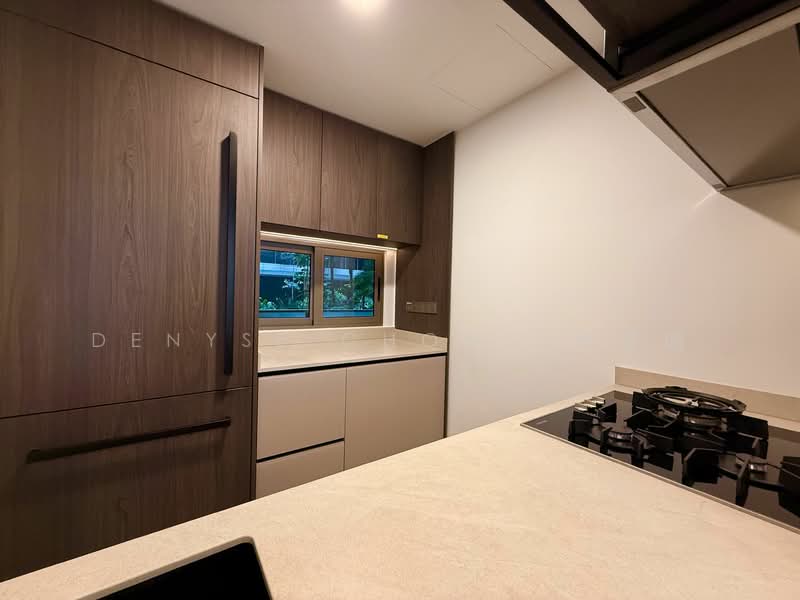 10 Harbourfront Avenue photo 2