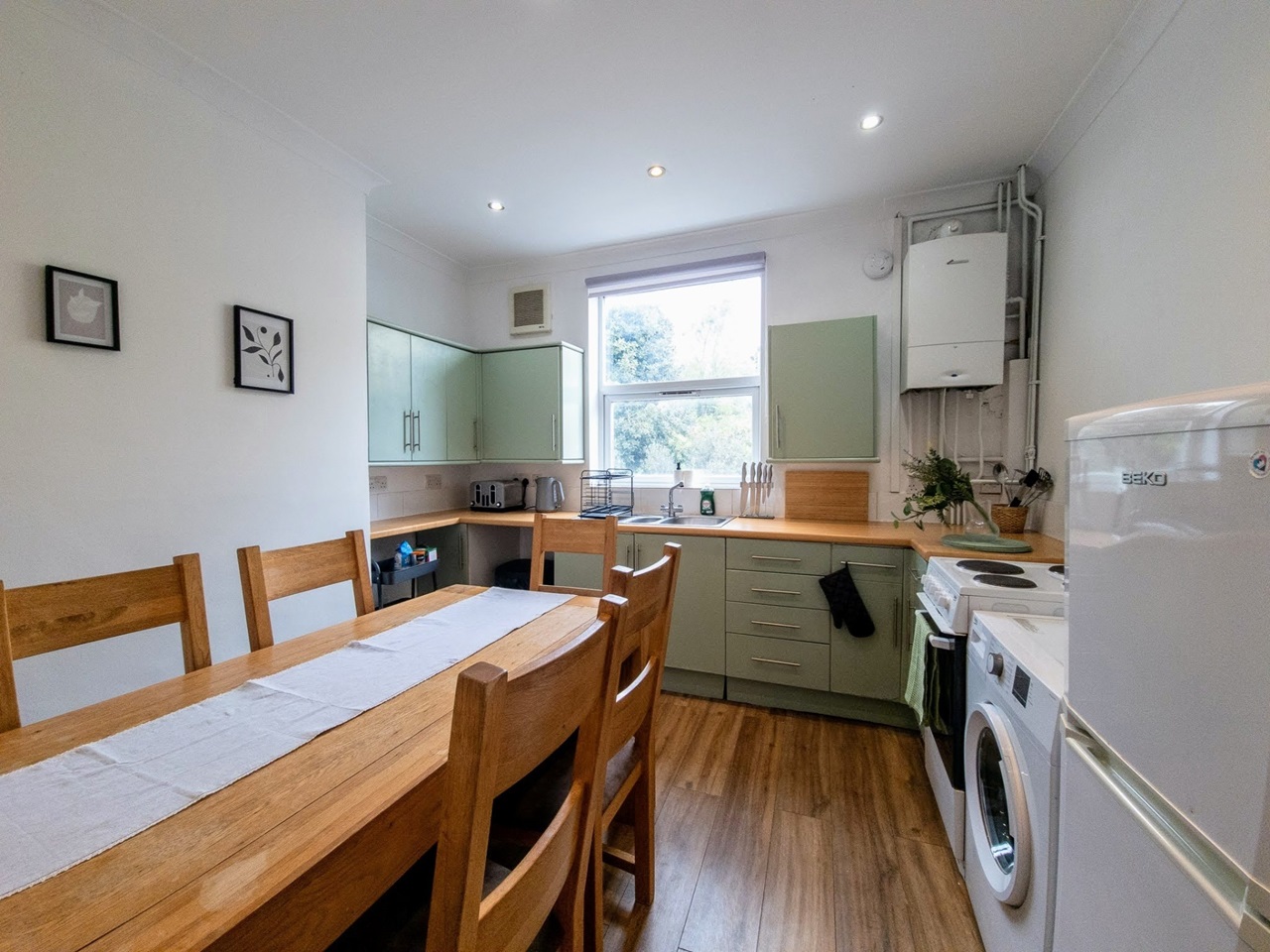 4 Bed Maisonette, Roundhill Crescent, BN2, N1 7GU photo 2