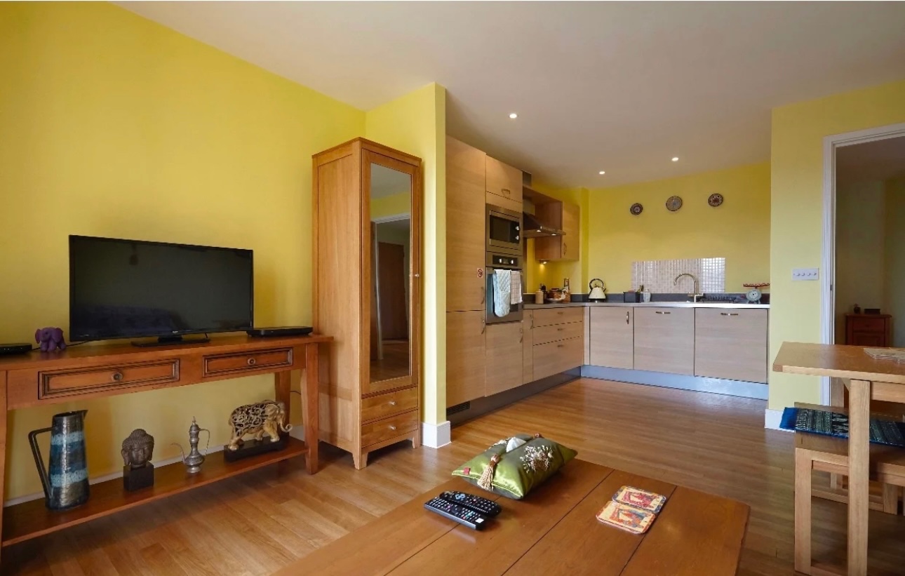 1 Bed Flat, Hills Road, CB2, N1 7GU