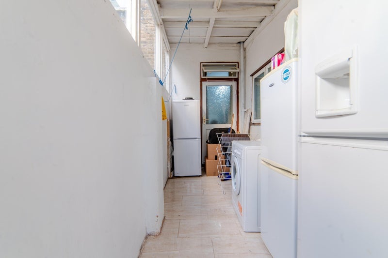 Room in a Shared House, Studley Rd, SW4, N1 7GU photo 3