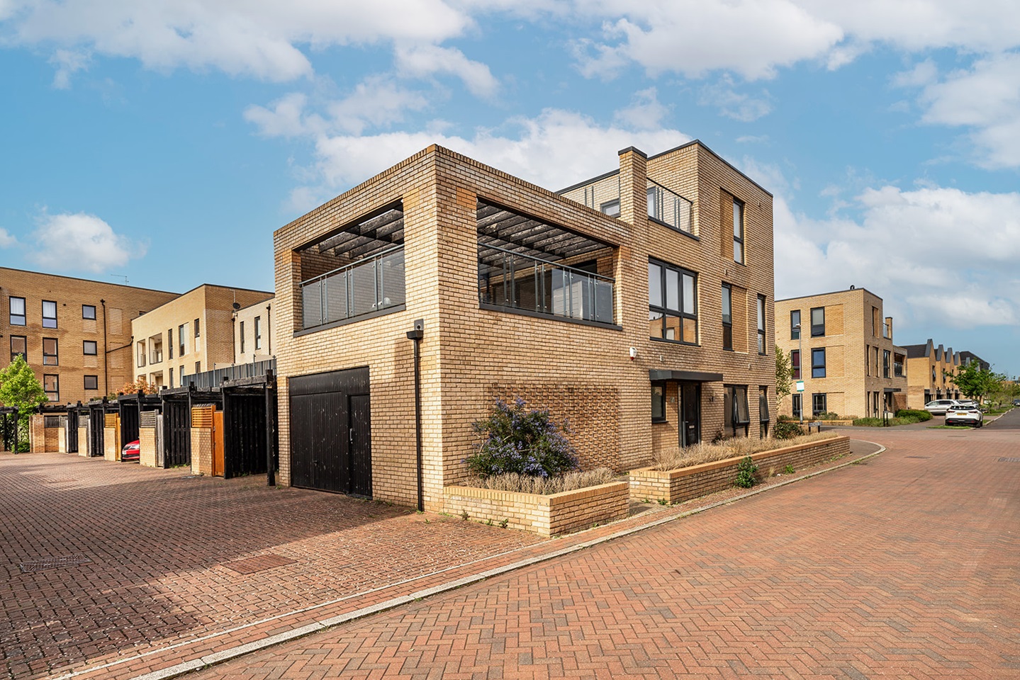 4 Bed End Terrace, Whittle Avenue, CB2, N1 7GU
