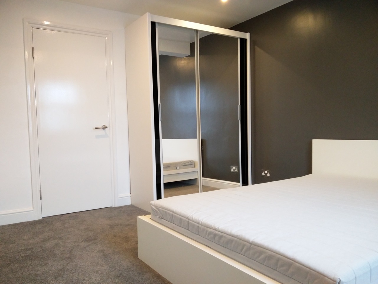 2 Bed Flat, Cairns Road, SW11, N1 7GU photo 5