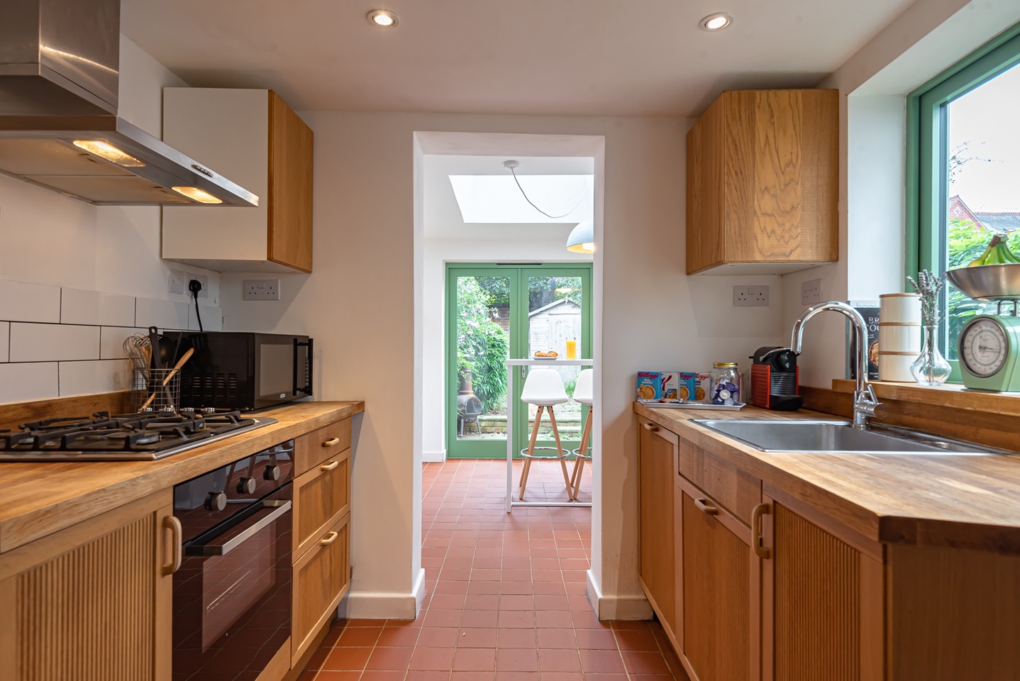 2 Bed Terraced House, Donnington Gardens, RG1, N1 7GU