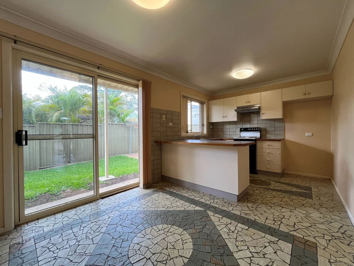 2/61A Grantham Road, Seven Hills NSW 2147 photo 3