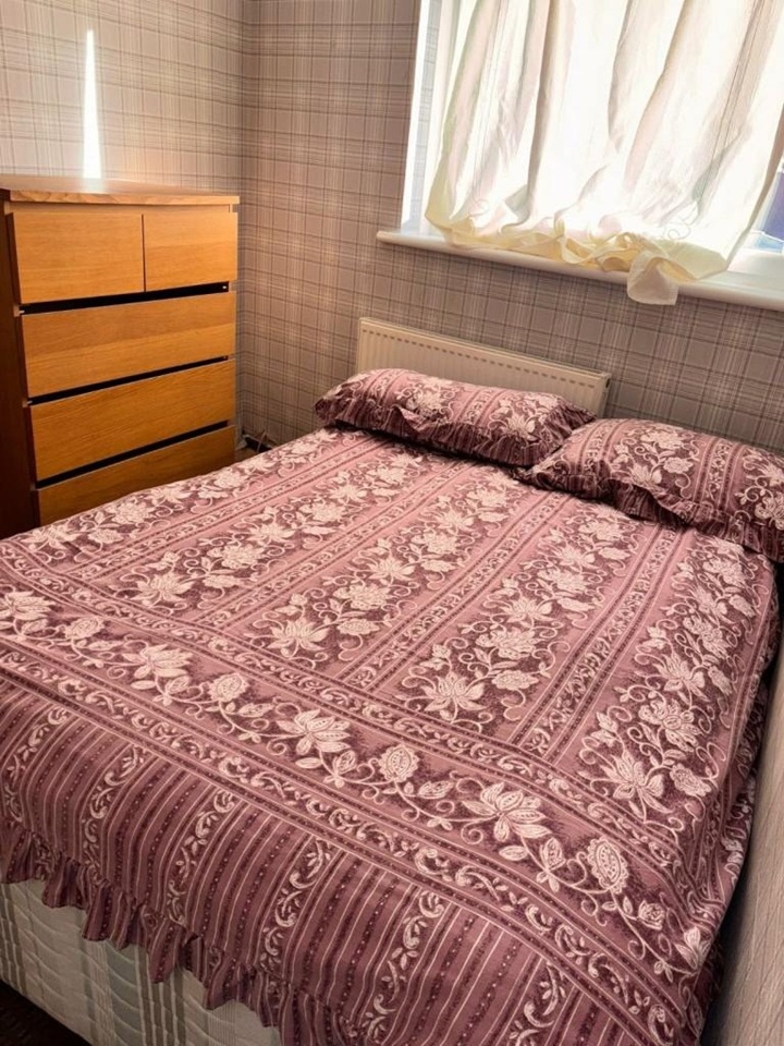 Room in a Shared Flat, York Road, SW11, N1 7GU