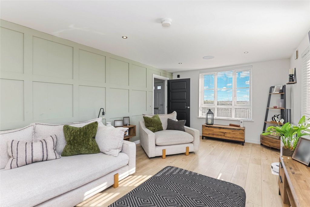 4 bed detached house for saleMerchiston Oval, Brookfield PA5 photo 3