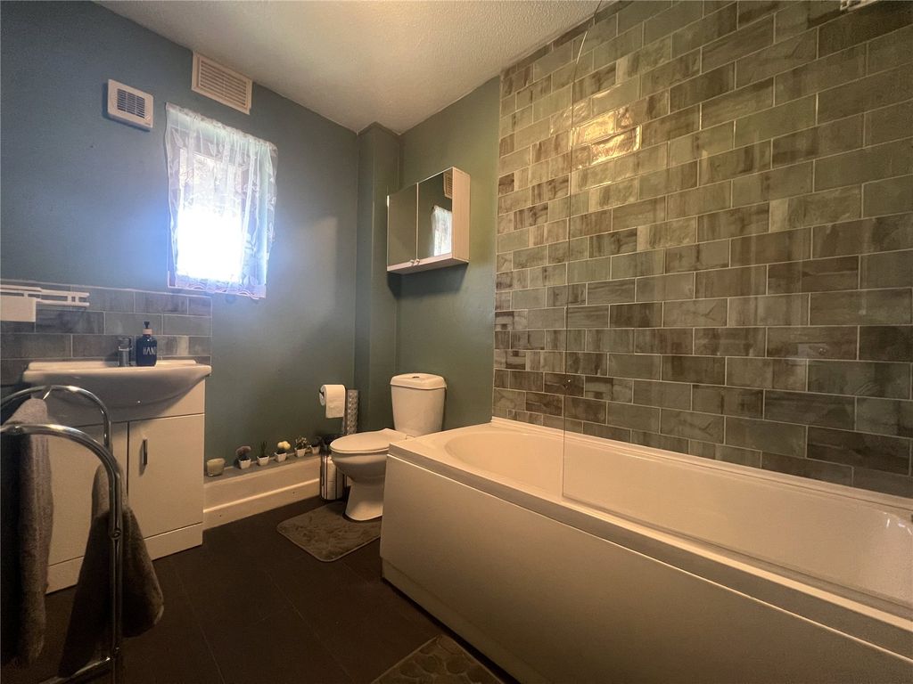 Additional image 9 of 2 bed flat for saleThe Clicketts, Tenby, Pembrokeshire SA70
