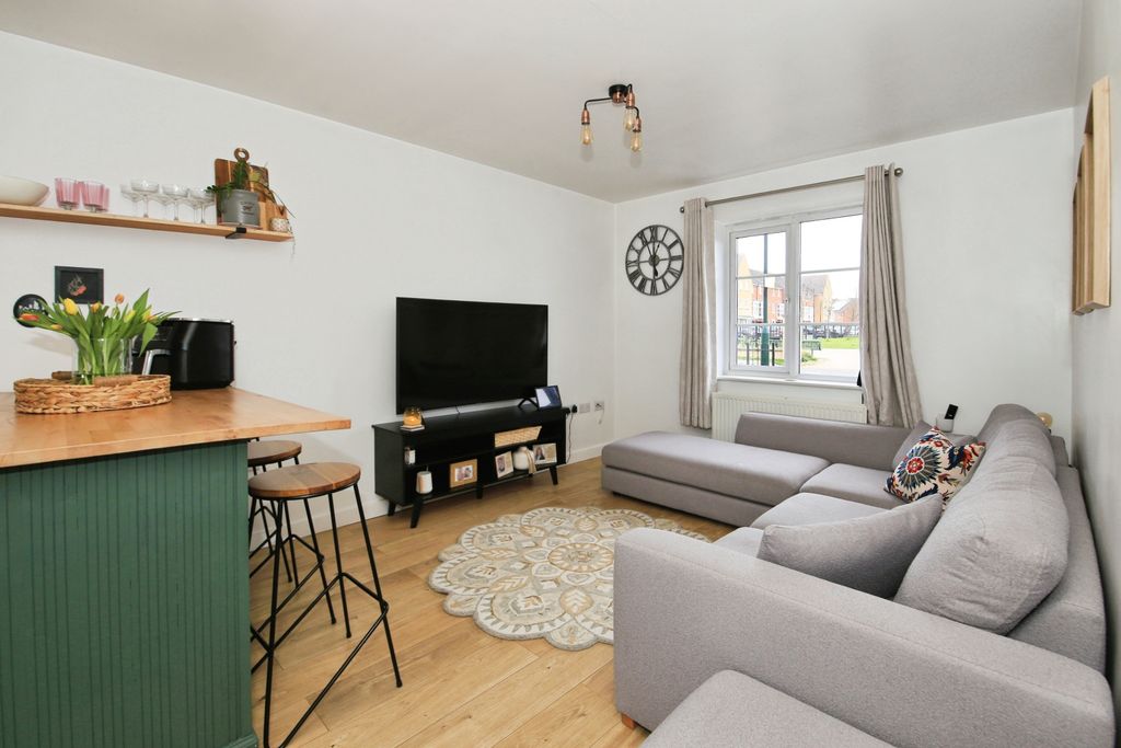 Additional image 4 of 2 bed flat for saleMolyneux Square, Peterborough PE7
