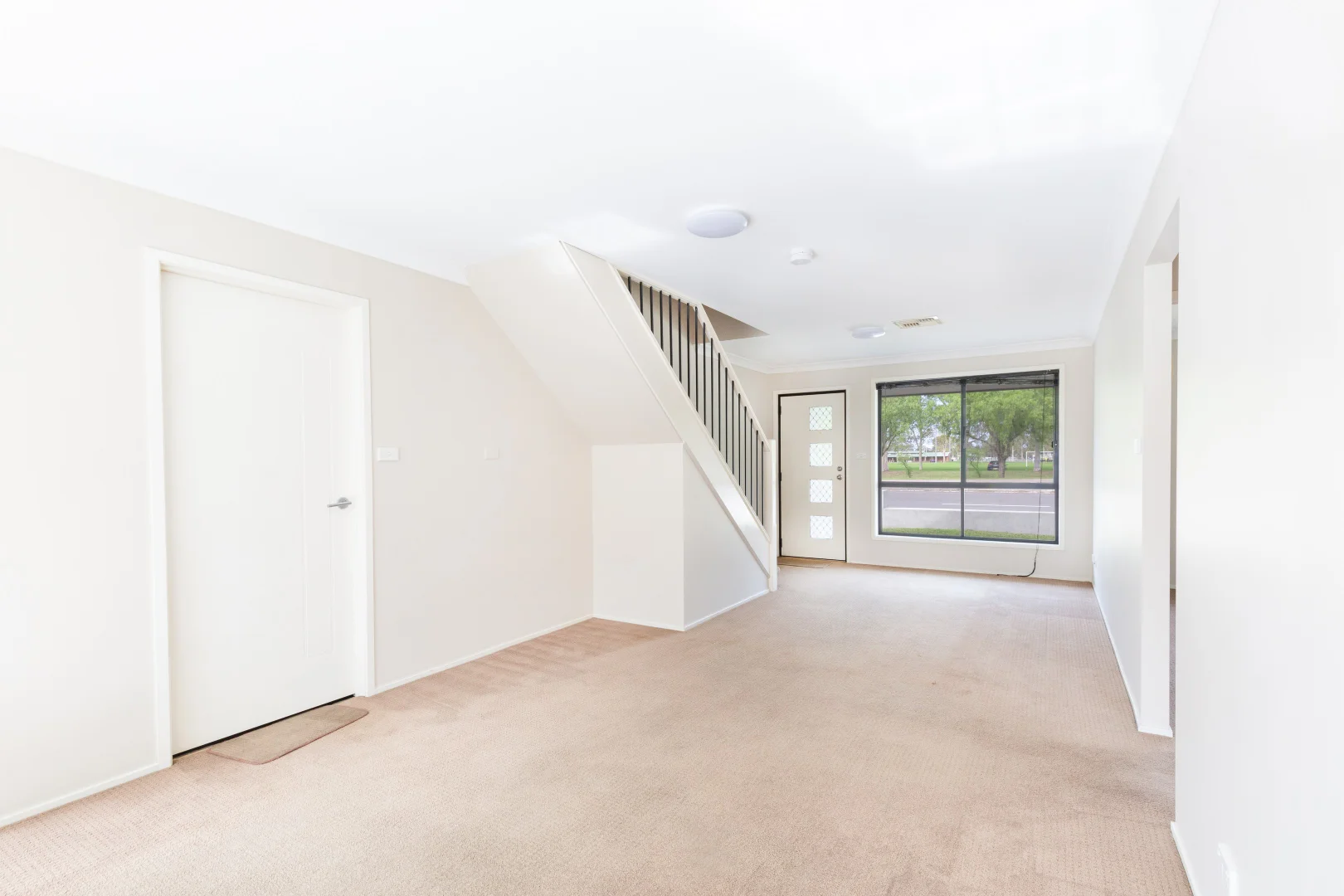 1/305 Jamison Road, Penrith NSW 2750 photo 2
