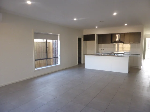 Additional image 2 of 8 Sloane Street, Werribee VIC 3030