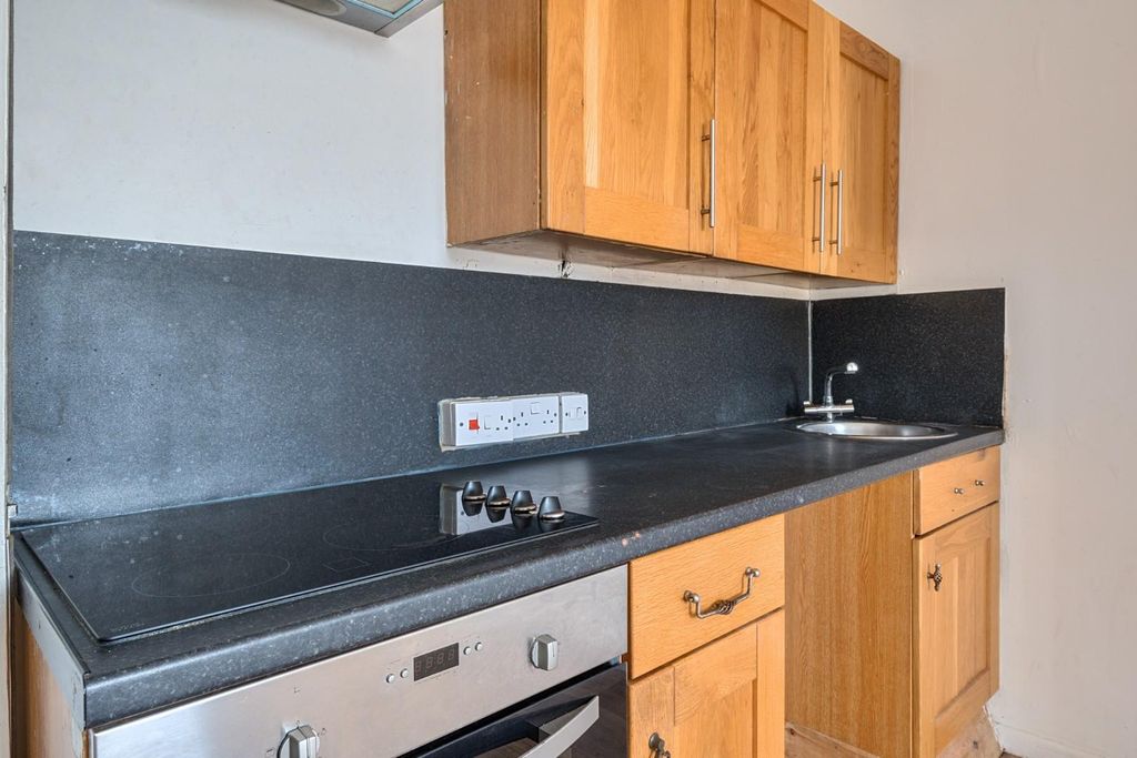 Additional image 4 of 2 bed flat for saleLorne Road, Bath BA2