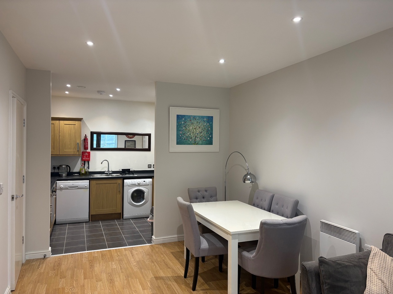 2 Bed Flat, Oak Square, SW9, N1 7GU photo 3