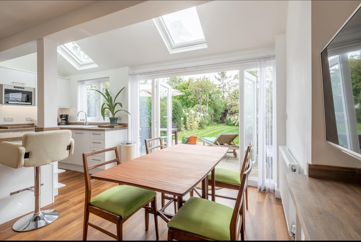 3 Bed Semi-Detached House, Chesterfield Road, CB4, N1 7GU