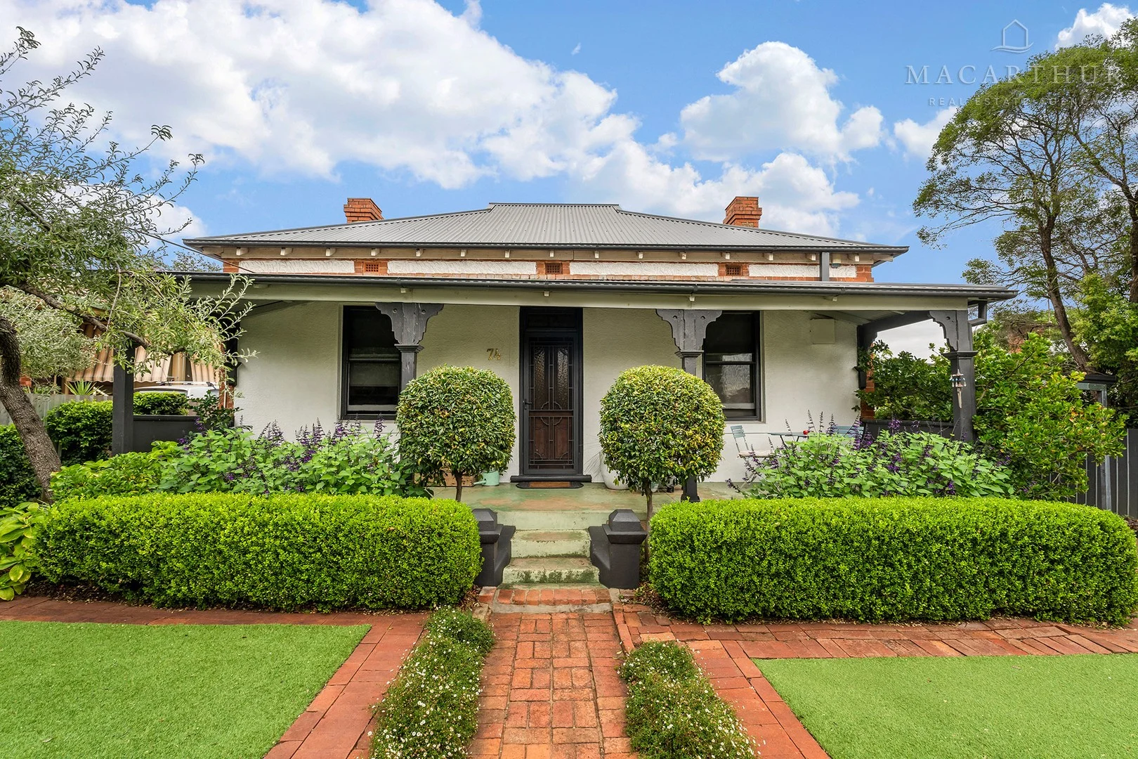 74 Bourke Street, Turvey Park NSW 2650