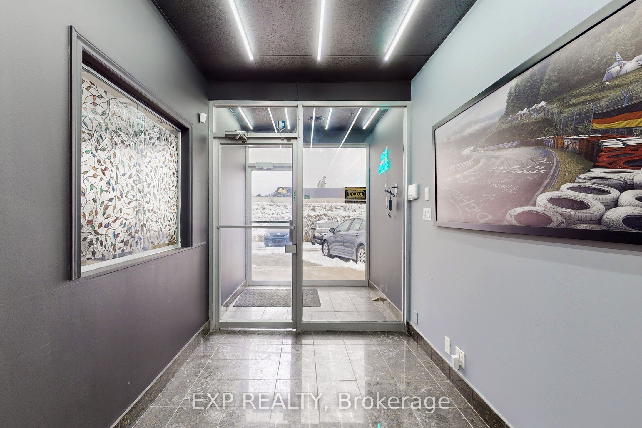 32 Stoffel Drive, Toronto, ON, M9W 1A8 photo 3