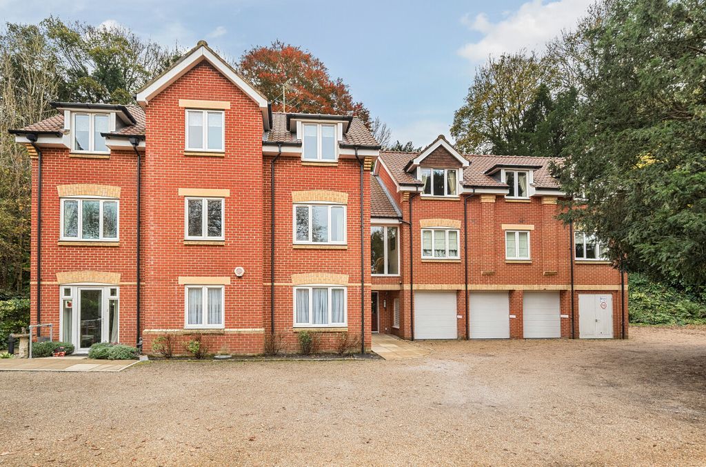 2 bed flat for saleLower Lane, Bishops Waltham, Southampton, Hampshire SO32