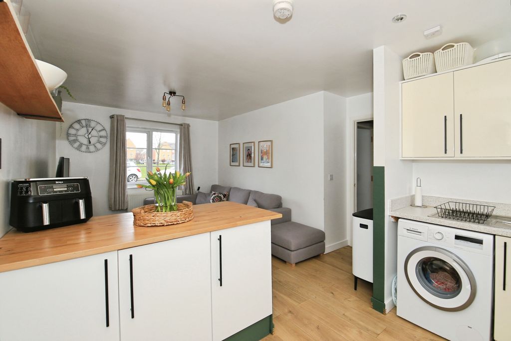 Additional image 9 of 2 bed flat for saleMolyneux Square, Peterborough PE7