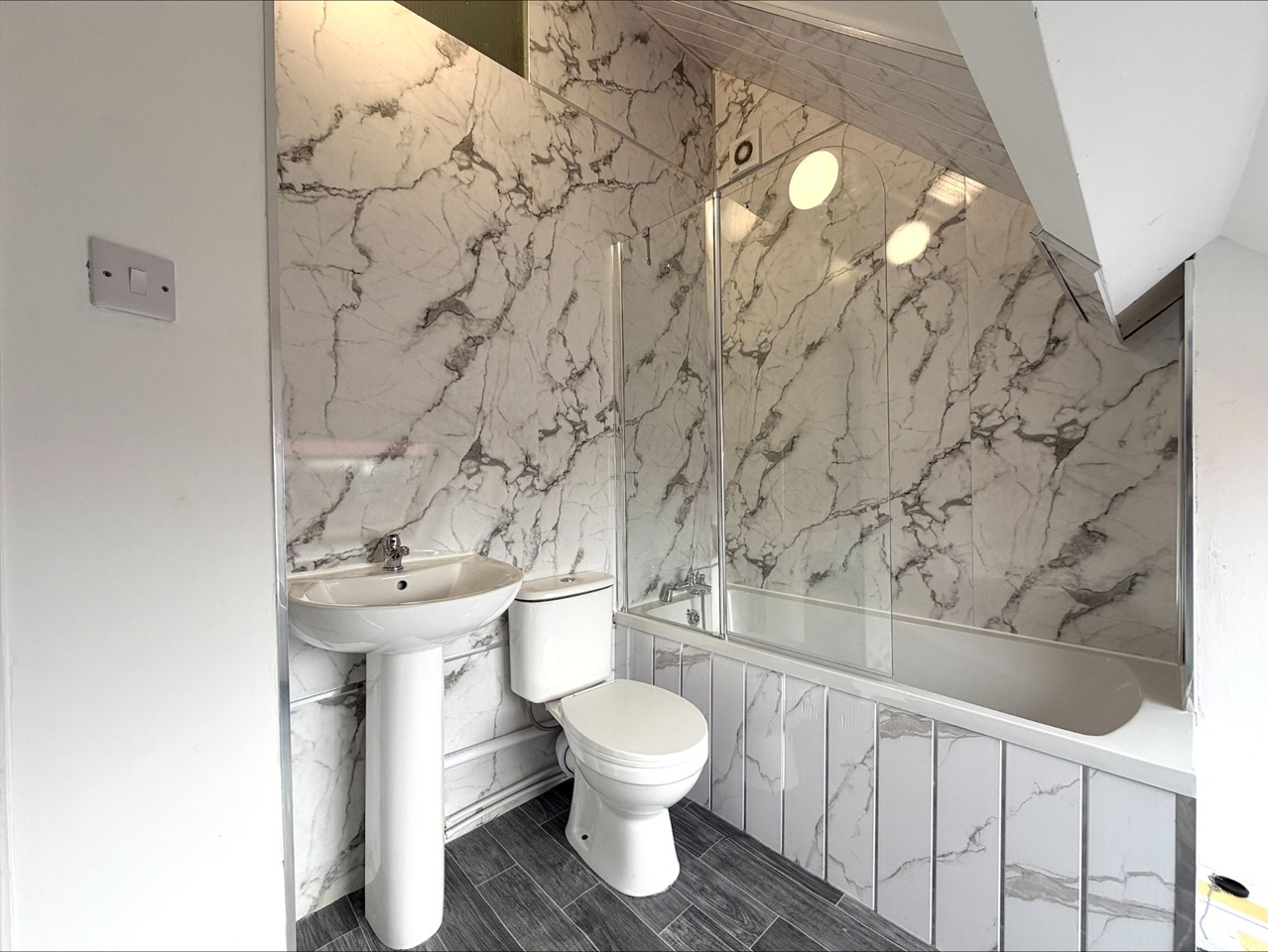 2 Bed Flat, Central Avenue, LE2, N1 7GU photo 5