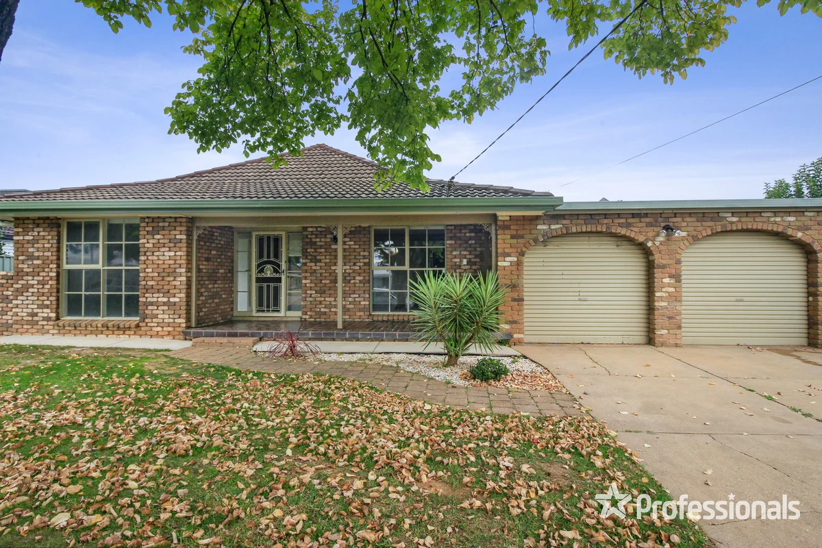 6 Nandina Avenue, Lake Albert NSW 2650