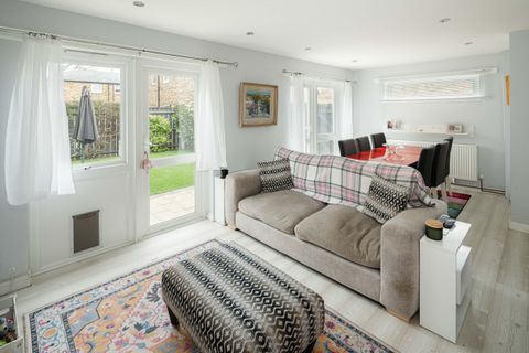 Lairdale Close, London SE21