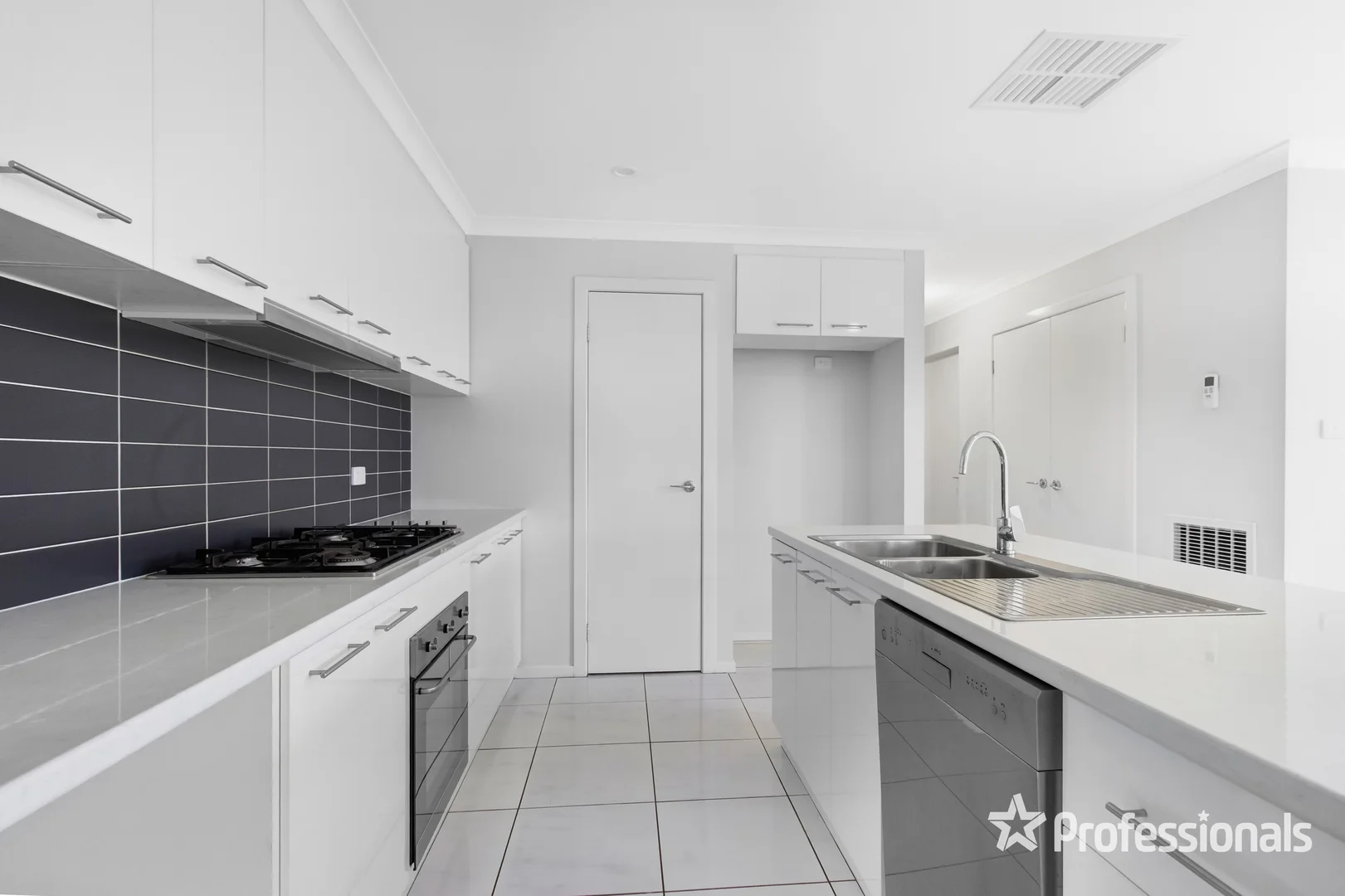 Additional image 4 of 16 Watson Boulevard, Lloyd NSW 2650