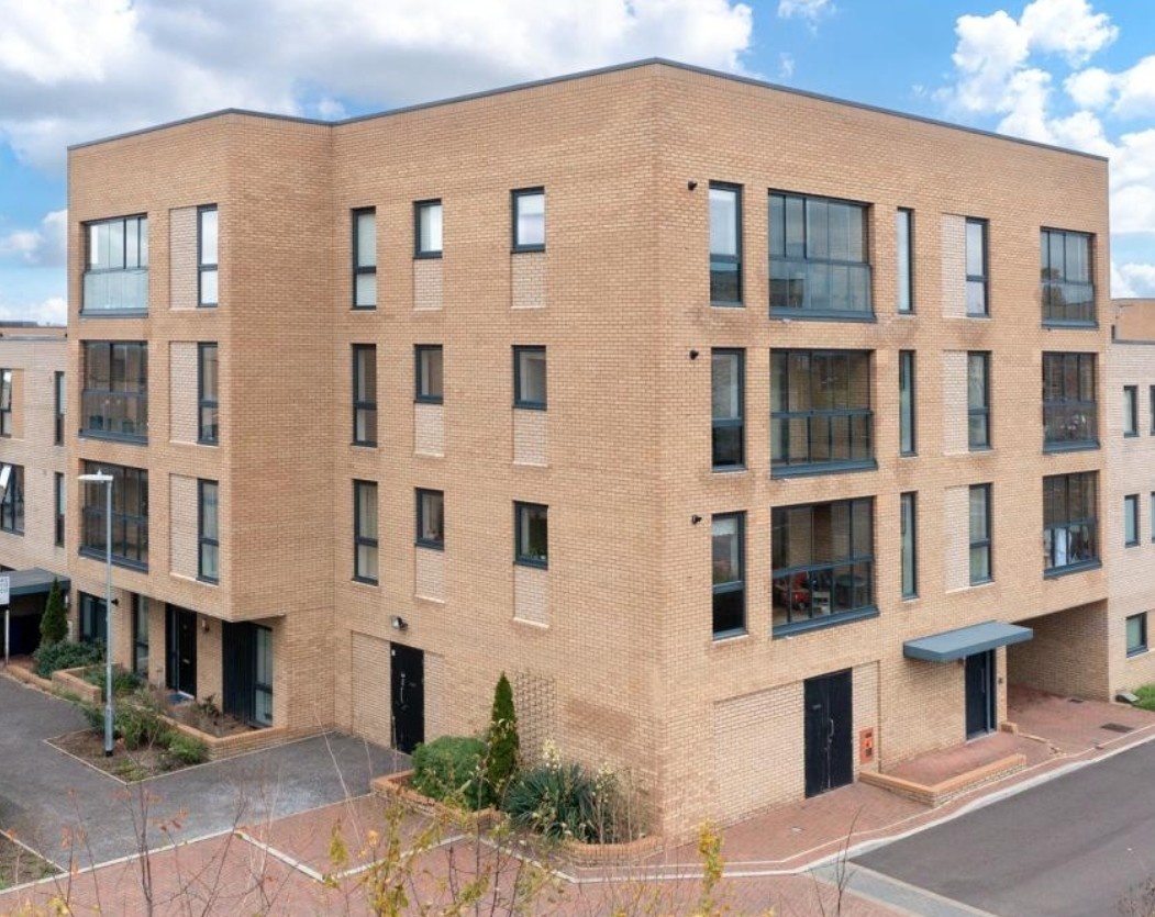 1 Bed Flat, Ellis Road, CB2, N1 7GU