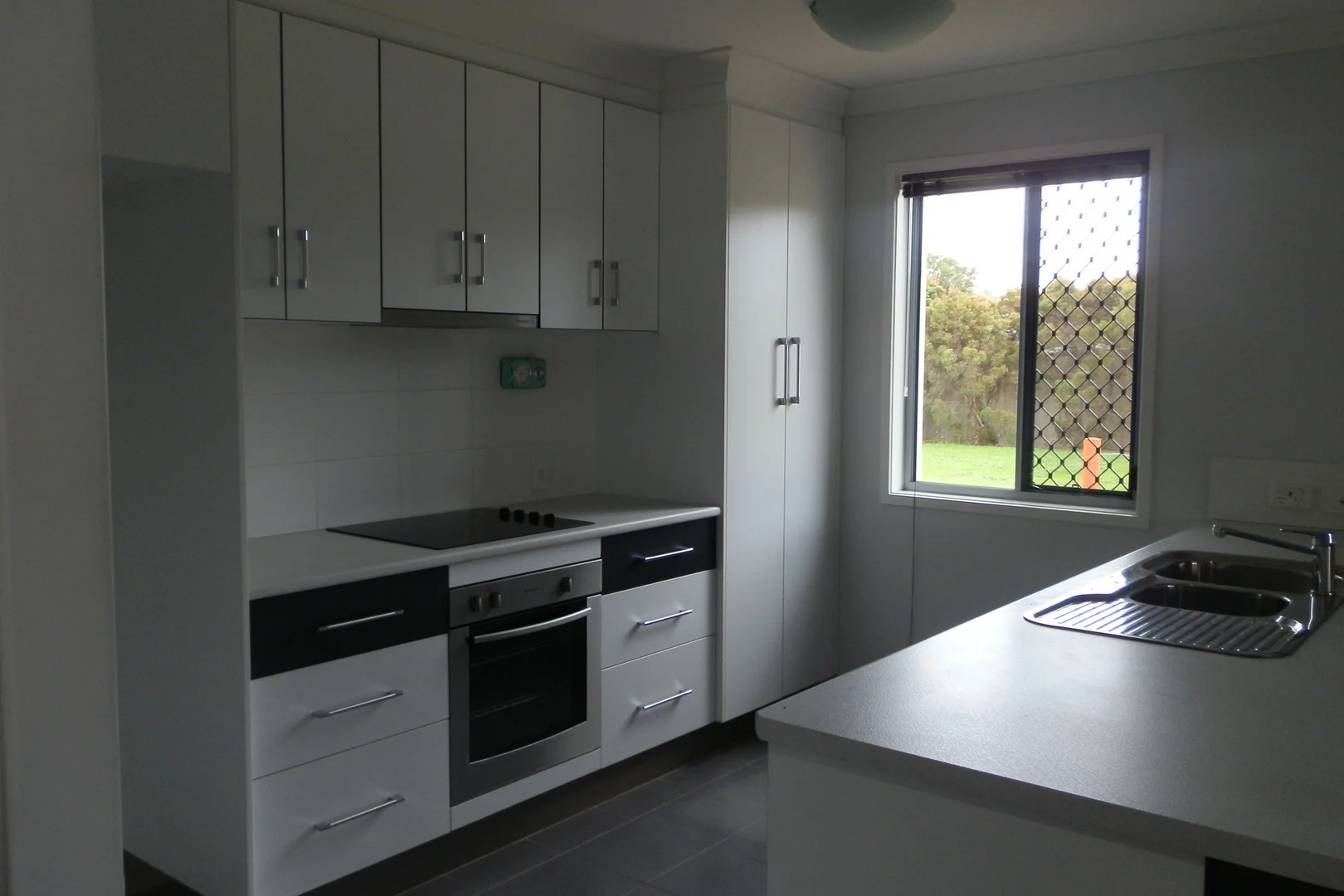 4/21 Moriarty Street, Emerald QLD 4720 photo 2