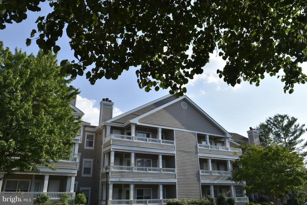 14309 Climbing Rose Way Unit 306, Centreville, VA 20121