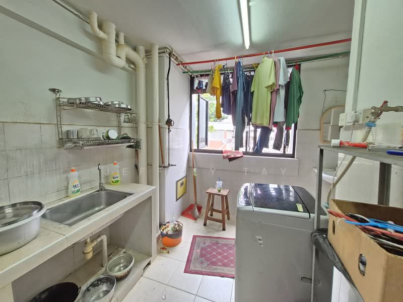 644 Hougang Avenue 8 photo 3