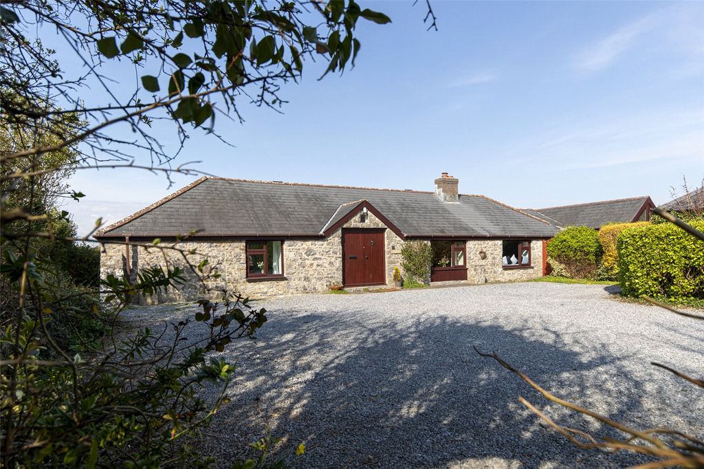 3 bed bungalow for saleThe Barns, Bosherston, Pembroke, Pembrokeshire SA71