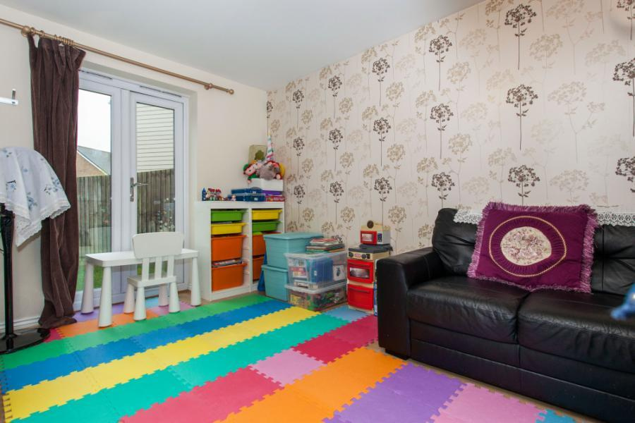 2 Bed Semi-Detached House, Rosehip Road, CB4, N1 7GU photo 4