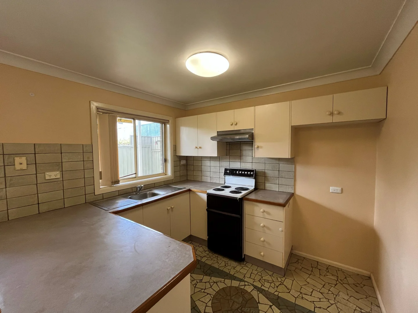 2/61A Grantham Road, Seven Hills NSW 2147 photo 2