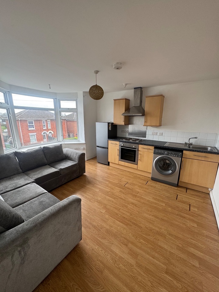 2 Bed Flat, Bridge Road, SO19, N1 7GU