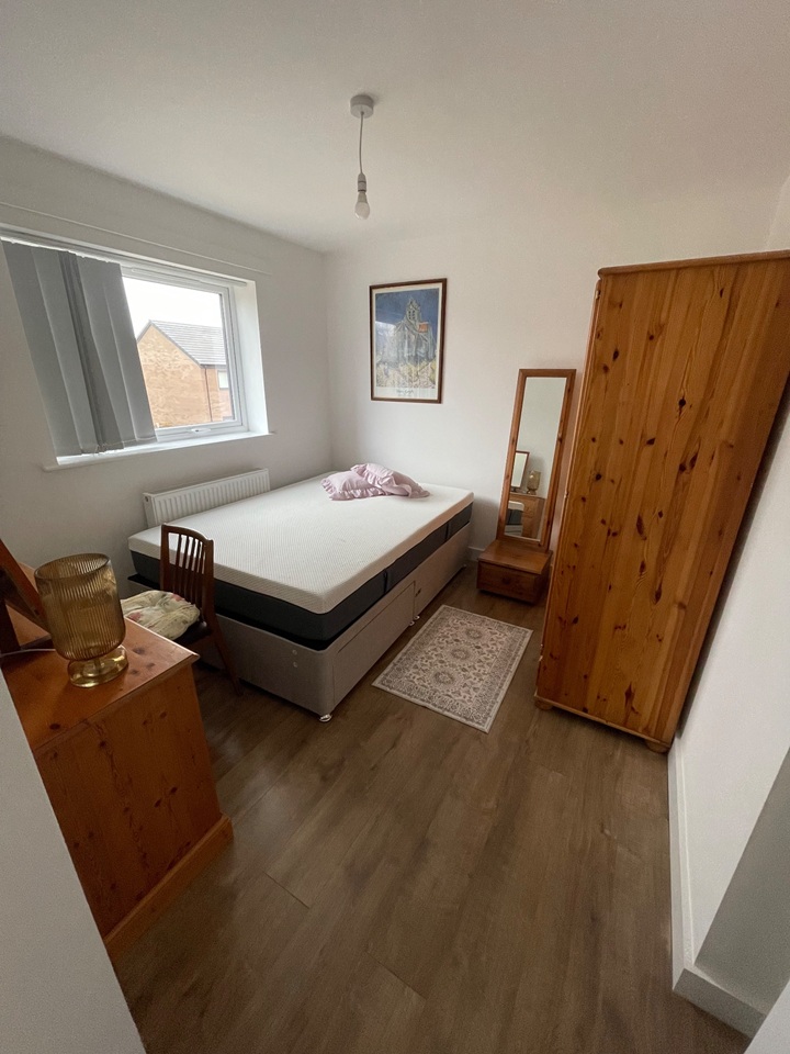 3 Bed Semi-Detached House, Brigham St, M11, N1 7GU
