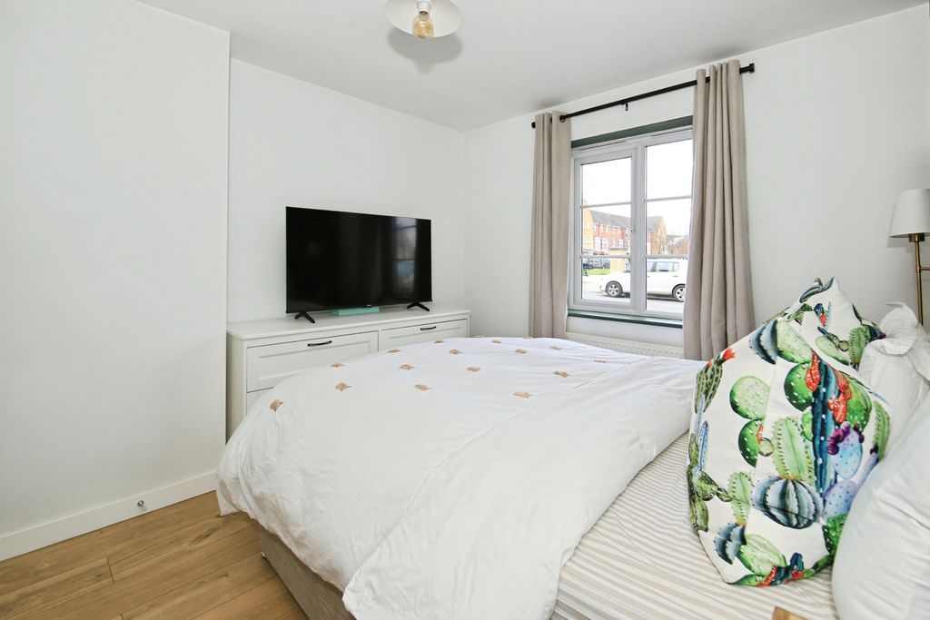 Additional image 12 of 2 bed flat for saleMolyneux Square, Peterborough PE7