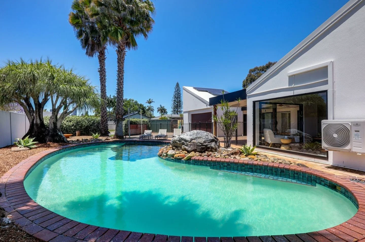 5 Tirau Place, Broadbeach Waters QLD 4218