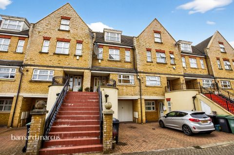 Osier Crescent, London N10