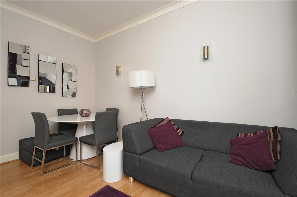 2 Bed Flat, St. John's Hill, SW11, N1 7GU photo 3