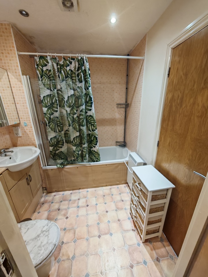 2 Bed Flat, Waterside, CV1, N1 7GU photo 2